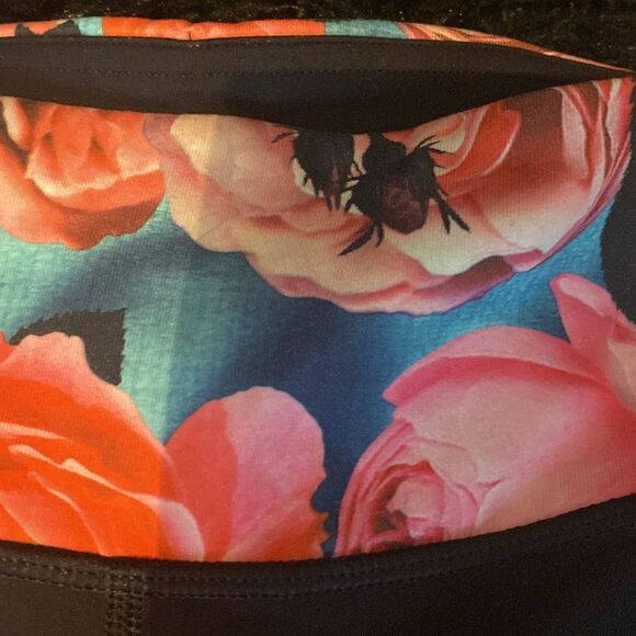 EUC Vintage Lululemon Gather & Grow Crops in Black Secret Garden Hot Pink Floral - Picture 3 of 5